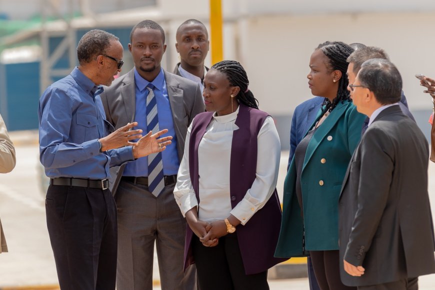 Perezida Kagame yatashye uruganda rwa sima rwuzuye i Muhanga